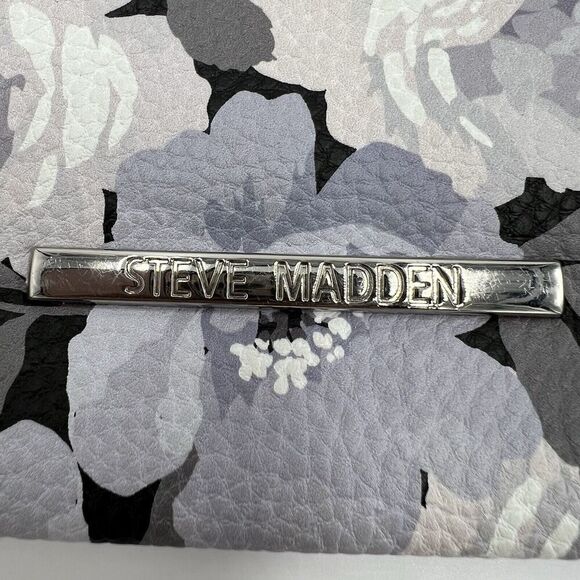 Steve Madden Floral Black & Gray Clutch Wristlet Wallet 2 Zip Pockets - Picture 2 of 9